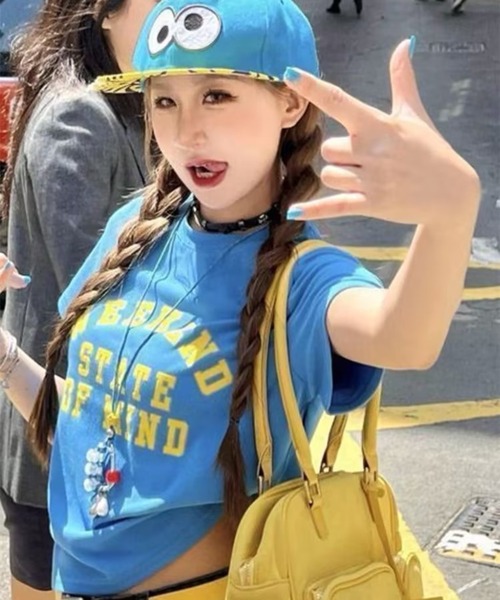 AsheKsha（アシクシャ）の「ドーパミンブルーとイエローの配色アルファベットプリント半袖Tシャツ（Tシャツ/カットソー・レディース・ブルー・M）」の3枚目の写真