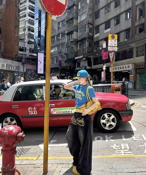 AsheKsha（アシクシャ）の「ドーパミンブルーとイエローの配色アルファベットプリント半袖Tシャツ（Tシャツ/カットソー・レディース・ブルー・M）」の7枚目の写真