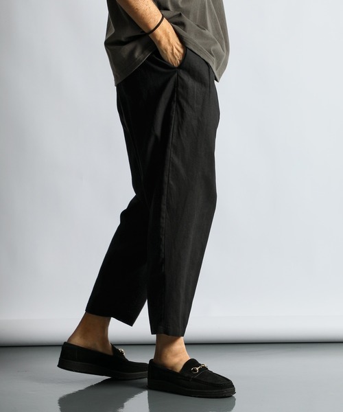 The DUFFER of ST.GEORGE（ザダファーオブセントジョージ）の「LINEN BLEND WEBBING BELT WIDE PT：リネンブレンド 綿麻素材 ワイドテーパード リラックスパンツ（その他パンツ・メンズ・ブラック/ネイビー/チャコールグレー・MEDIUM/X-LARGE/SMALL/LARGE）」の2枚目の写真