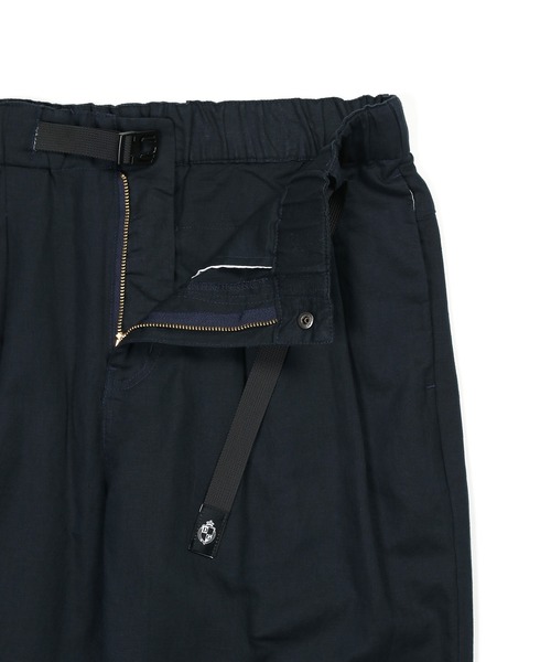 The DUFFER of ST.GEORGE（ザダファーオブセントジョージ）の「LINEN BLEND WEBBING BELT WIDE PT：リネンブレンド 綿麻素材 ワイドテーパード リラックスパンツ（その他パンツ・メンズ・ブラック/ネイビー/チャコールグレー・MEDIUM/X-LARGE/SMALL/LARGE）」の4枚目の写真
