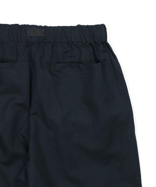 The DUFFER of ST.GEORGE（ザダファーオブセントジョージ）の「LINEN BLEND WEBBING BELT WIDE PT：リネンブレンド 綿麻素材 ワイドテーパード リラックスパンツ（その他パンツ・メンズ・ブラック/ネイビー/チャコールグレー・MEDIUM/X-LARGE/SMALL/LARGE）」の6枚目の写真