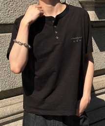 kutir(Mens)�i�N�e�B�[���i�����Y�j�j�́uASSORTED HENLEY NECK SILVER BUTTON TEE�^�A�\�[�g�w�����[�l�b�N�V���o�[�{�^��TEE�iT�V���c/�J�b�g�\�[�j�v