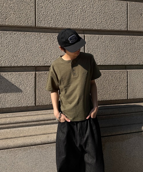 kutir(クティール)の「ASSORTED HENLEY NECK SILVER BUTTON TEE/アソートヘンリーネックシルバーボタンTEE(Tシャツ/カットソー・メンズ・ブラック/ネイビー/グレー/カーキ/杢グレー/ボルドー・LARGE/MEDIUM)」の19枚目の写真