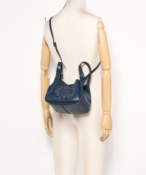STELLA McCARTNEY（ステラマッカートニー）の「Logo Double Top Handle Crossbody Bag / ロゴ ダブルトップハンドル クロスボディバッグ（ショルダーバッグ・レディース・ピンクベージュ/ネイビー・ONE SIZE）」の6枚目の写真