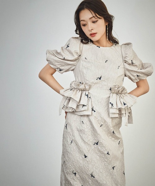 girl（ガール）の「《新色追加》ブロッサムフリルドレス フラワー刺繍 ジャガード パフスリーブ Iライン 結婚式 ワンピース パーティードレス オケージョンドレス お呼ばれ 二次会 成人式 同窓会 謝恩会《着用動画あり》（ドレス・レディース・ブラック/ネイビー/ベージュ/ブラウン・L/M/S）」の22枚目の写真