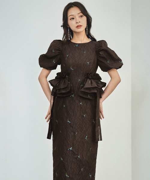girl（ガール）の「《新色追加》ブロッサムフリルドレス フラワー刺繍 ジャガード パフスリーブ Iライン 結婚式 ワンピース パーティードレス オケージョンドレス お呼ばれ 二次会 成人式 同窓会 謝恩会《着用動画あり》（ドレス・レディース・ブラック/ネイビー/ベージュ/ブラウン・L/M/S）」の7枚目の写真