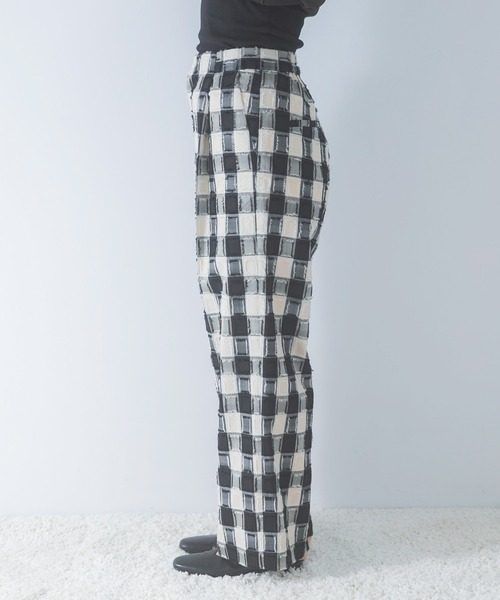 URBAN RESEARCH ROSSO WOMEN(アーバンリサーチ ロッソ)の「チェックジャガードストレートパンツ(その他パンツ・レディース・ブラック・36/38)」の4枚目の写真