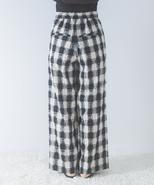 URBAN RESEARCH ROSSO WOMEN(アーバンリサーチ ロッソ)の「チェックジャガードストレートパンツ(その他パンツ・レディース・ブラック・36/38)」の5枚目の写真