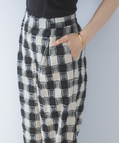 URBAN RESEARCH ROSSO WOMEN(アーバンリサーチ ロッソ)の「チェックジャガードストレートパンツ(その他パンツ・レディース・ブラック・36/38)」の6枚目の写真