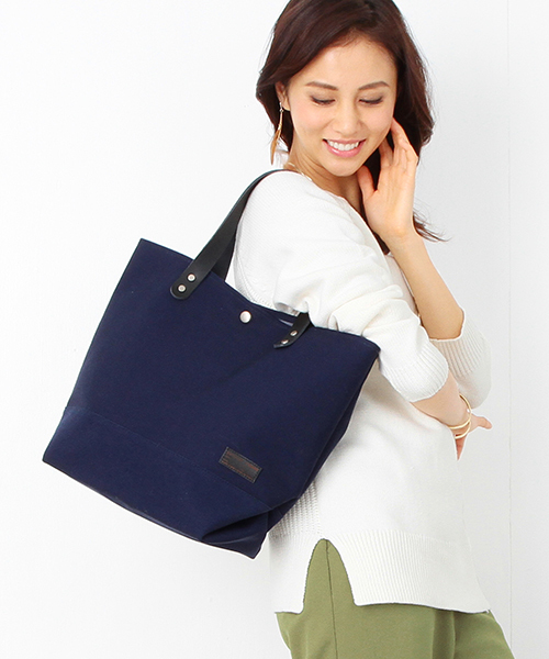 B:MING by BEAMS(ビーミングバイビームス)の「buddy×ビーミング by ビームス / 40th別注 Collerトートバッグ M (トートバッグ・レディース・ホワイト/ネイビー・ONE SIZE)」の2枚目の写真