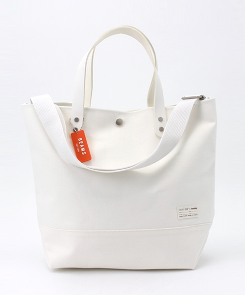 B:MING by BEAMS(ビーミングバイビームス)の「buddy×ビーミング by ビームス / 40th別注 Collerトートバッグ M (トートバッグ・レディース・ホワイト/ネイビー・ONE SIZE)」の10枚目の写真