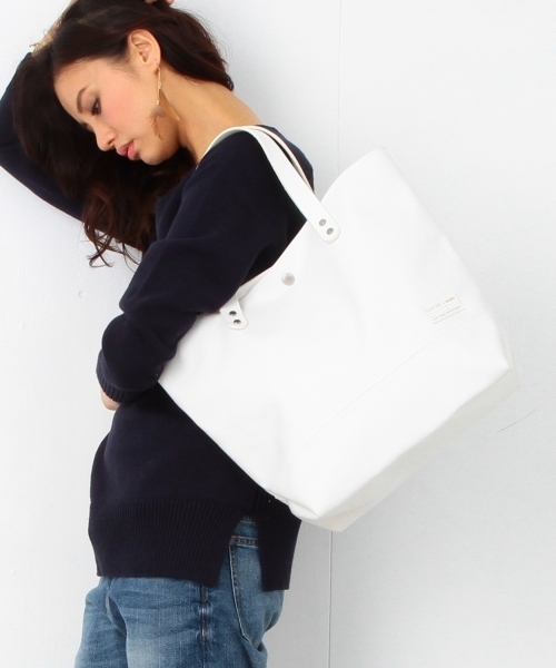 B:MING by BEAMS(ビーミングバイビームス)の「buddy×ビーミング by ビームス / 40th別注 Collerトートバッグ M (トートバッグ・レディース・ホワイト/ネイビー・ONE SIZE)」の3枚目の写真