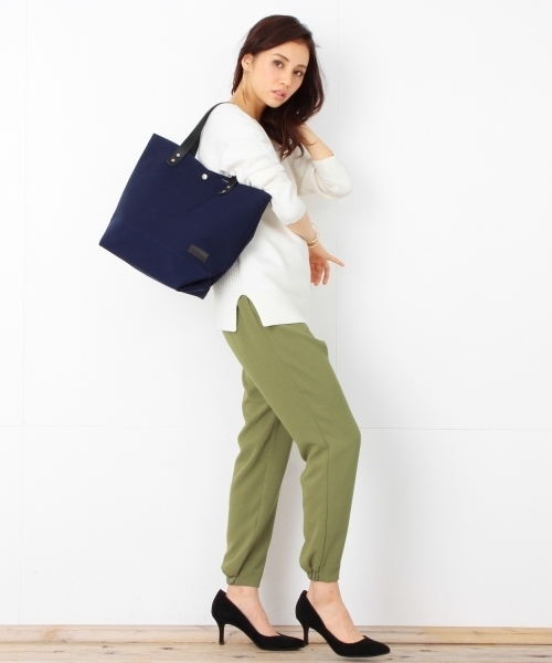 B:MING by BEAMS(ビーミングバイビームス)の「buddy×ビーミング by ビームス / 40th別注 Collerトートバッグ M (トートバッグ・レディース・ホワイト/ネイビー・ONE SIZE)」の7枚目の写真