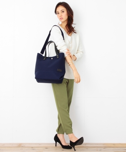 B:MING by BEAMS(ビーミングバイビームス)の「buddy×ビーミング by ビームス / 40th別注 Collerトートバッグ M (トートバッグ・レディース・ホワイト/ネイビー・ONE SIZE)」の16枚目の写真