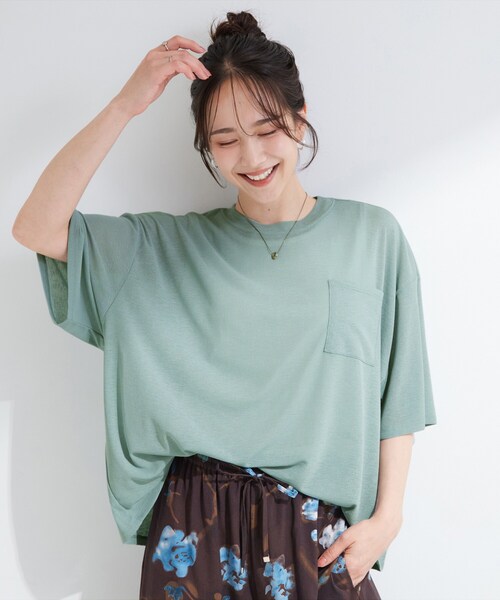 SHOO・LA・RUE（シューラルー）の「【S-LL/洗濯機可/体型カバー】ゆるっとこなれる 大人のシアースラブTシャツ（Tシャツ/カットソー・レディース・ブラック系/ダークブラウン/ベビーピンク/グリーン系・01/03/02/04）」の5枚目の写真