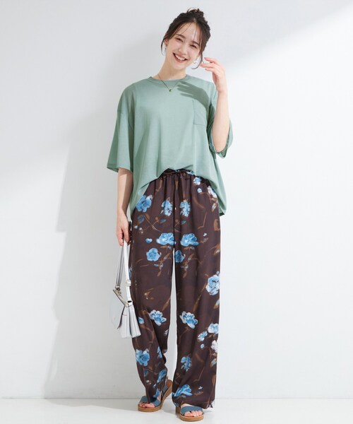SHOO・LA・RUE（シューラルー）の「【S-LL/洗濯機可/体型カバー】ゆるっとこなれる 大人のシアースラブTシャツ（Tシャツ/カットソー・レディース・ブラック系/ダークブラウン/ベビーピンク/グリーン系・01/03/02/04）」の7枚目の写真