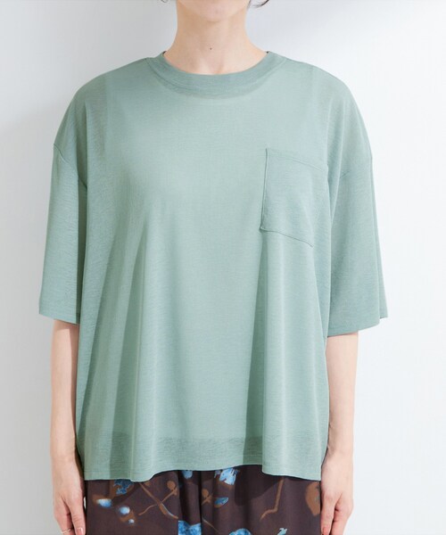 SHOO・LA・RUE（シューラルー）の「【S-LL/洗濯機可/体型カバー】ゆるっとこなれる 大人のシアースラブTシャツ（Tシャツ/カットソー・レディース・ブラック系/ダークブラウン/ベビーピンク/グリーン系・01/03/02/04）」の21枚目の写真