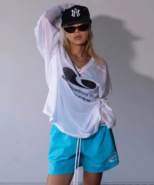 Dalfwin(ダールフィン)の「韓国ファッション AthleticsプリントメッシュVネック長袖トップス(Tシャツ/カットソー・レディース・ホワイト/ブラック/ライトブルー・FREE)」の4枚目の写真
