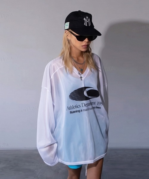 Dalfwin(ダールフィン)の「韓国ファッション AthleticsプリントメッシュVネック長袖トップス(Tシャツ/カットソー・レディース・ホワイト/ブラック/ライトブルー・FREE)」の8枚目の写真