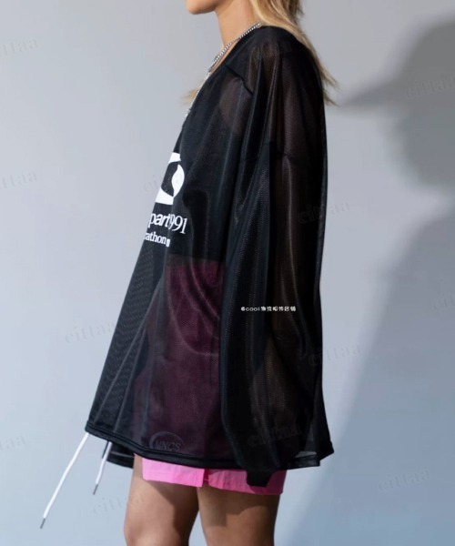 Dalfwin(ダールフィン)の「韓国ファッション AthleticsプリントメッシュVネック長袖トップス(Tシャツ/カットソー・レディース・ホワイト/ブラック/ライトブルー・FREE)」の16枚目の写真