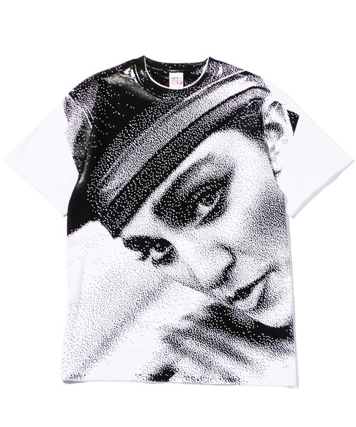 WHO'S WHO gallery(フーズフーギャラリー)の「VIDEO SHOP × PeterAnderson Facephoto TEE(Tシャツ/カットソー・レディース・ホワイト/ブラック系その他/ブラック・MEDIUM/SMALL)」の2枚目の写真