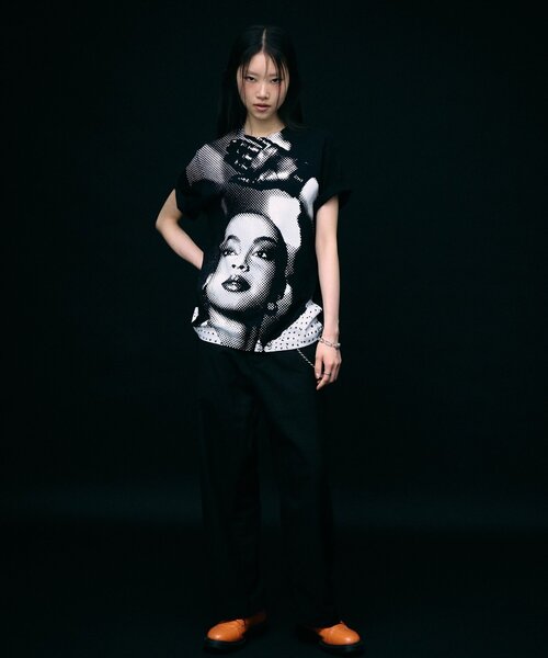 WHO'S WHO gallery(フーズフーギャラリー)の「VIDEO SHOP × PeterAnderson Facephoto TEE(Tシャツ/カットソー・レディース・ホワイト/ブラック系その他/ブラック・MEDIUM/SMALL)」の11枚目の写真
