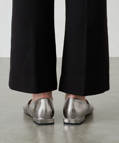 FLAT（フラット）の「《追加 / WEB+一部店舗限定》GRISEレザースクエアARTYフラット（その他シューズ・レディース・ブラック/アイボリー/シルバー・24.5cm/24cm/23.5cm/23cm/22.5cm/22cm/25cm）」の5枚目の写真