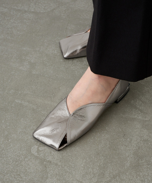 FLAT（フラット）の「《追加 / WEB+一部店舗限定》GRISEレザースクエアARTYフラット（その他シューズ・レディース・ブラック/アイボリー/シルバー・24.5cm/24cm/23.5cm/23cm/22.5cm/22cm/25cm）」の6枚目の写真