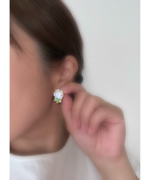 tone（トーン）の「【himemayu】ビーズ刺繍ピアス(MA)（ピアス（両耳用）・レディース・ホワイト×グリーン・FREE）」の4枚目の写真