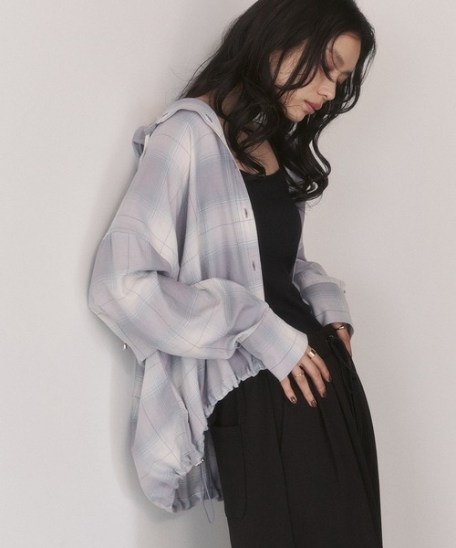 hunch(ハンチ)の「チェック柄 フーディーシャツ(シャツ/ブラウス・レディース・グレー系その他/ブラウン系その他/ブルー系その他・FREE)」の2枚目の写真