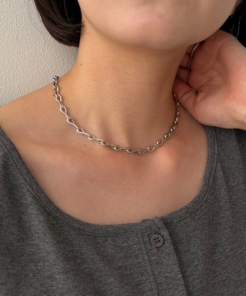 GOLDY(ゴールディ)の「〈GOLDY/ゴールディ〉ツイストチェーンネックレス(ネックレス・レディース・シルバー/ゴールド・FREE)」の4枚目の写真