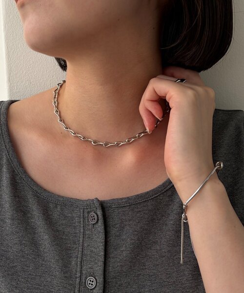 GOLDY(ゴールディ)の「〈GOLDY/ゴールディ〉ツイストチェーンネックレス(ネックレス・レディース・シルバー/ゴールド・FREE)」の6枚目の写真