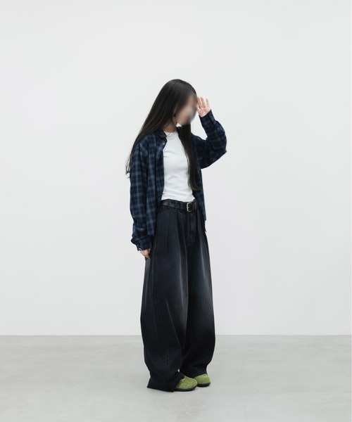 HONE（ホーン）の「3tuck curve wide denim pants / ３タックカーブワイドデニムパンツ（デニムパンツ・メンズ・ブラック/ブルー・LARGE/MEDIUM/SMALL）」の5枚目の写真
