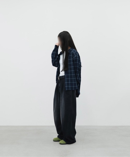HONE（ホーン）の「3tuck curve wide denim pants / ３タックカーブワイドデニムパンツ（デニムパンツ・メンズ・ブラック/ブルー・LARGE/MEDIUM/SMALL）」の6枚目の写真