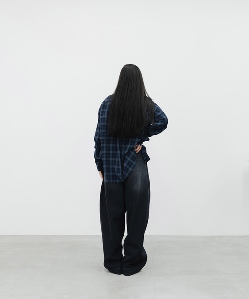 HONE（ホーン）の「3tuck curve wide denim pants / ３タックカーブワイドデニムパンツ（デニムパンツ・メンズ・ブラック/ブルー・LARGE/MEDIUM/SMALL）」の7枚目の写真