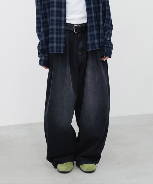 HONE（ホーン）の「3tuck curve wide denim pants / ３タックカーブワイドデニムパンツ（デニムパンツ・メンズ・ブラック/ブルー・LARGE/MEDIUM/SMALL）」の8枚目の写真