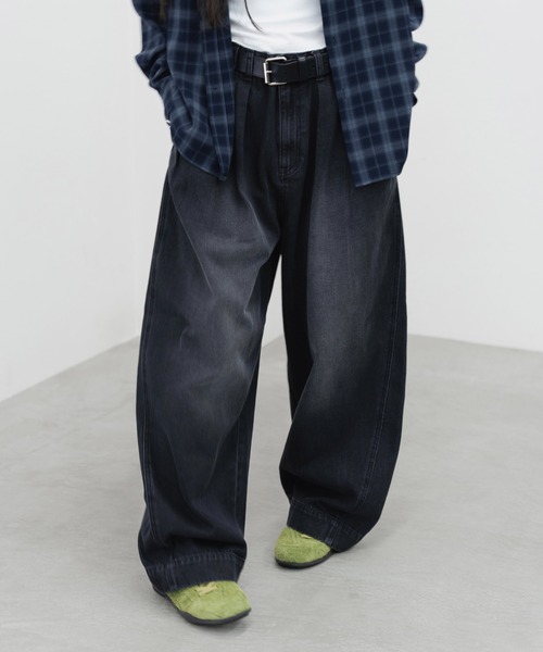 HONE（ホーン）の「3tuck curve wide denim pants / ３タックカーブワイドデニムパンツ（デニムパンツ・メンズ・ブラック/ブルー・LARGE/MEDIUM/SMALL）」の14枚目の写真
