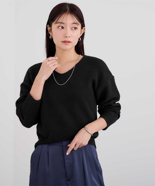 UR'S(ユアーズ)の「ふんわりVネックニットプルオーバー(ニット/セーター・レディース・チャコール/ベージュ/ブラック/ホワイト・L/M/S)」の14枚目の写真