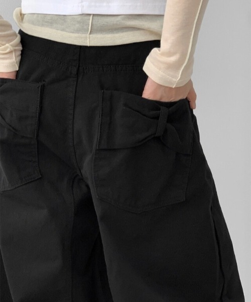 LAMPOON(ランプーン)の「リボンポケットカーブデニムパンツ(デニムパンツ・レディース・ブラック/ホワイト・SMALL/MEDIUM/LARGE)」の4枚目の写真