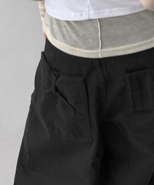 LAMPOON(ランプーン)の「リボンポケットカーブデニムパンツ(デニムパンツ・レディース・ブラック/ホワイト・SMALL/MEDIUM/LARGE)」の6枚目の写真