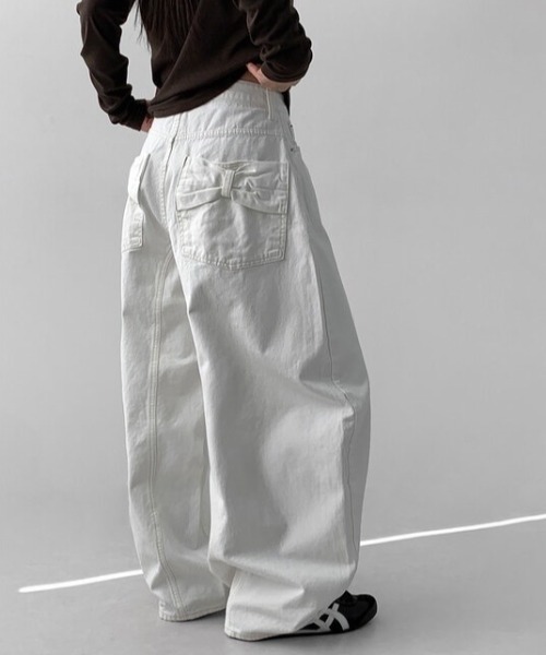 LAMPOON(ランプーン)の「リボンポケットカーブデニムパンツ(デニムパンツ・レディース・ブラック/ホワイト・SMALL/MEDIUM/LARGE)」の7枚目の写真