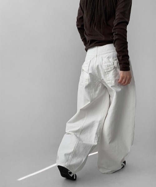 LAMPOON(ランプーン)の「リボンポケットカーブデニムパンツ(デニムパンツ・レディース・ブラック/ホワイト・SMALL/MEDIUM/LARGE)」の8枚目の写真