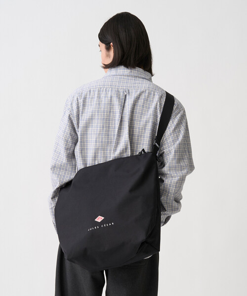 DANTON(ダントン)の「JULES CESAR - CORDURA Canvas Shoulder Bag(ショルダーバッグ・レディース・ブルー系その他/ブラック/オレンジ系その他/ダークグレー/グレイッシュベージュ/ダークブラウン・-)」の2枚目の写真