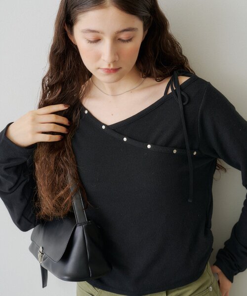 Kastane(カスタネ)の「【WEB限定】スタッズデザイントップス(Tシャツ/カットソー・レディース・ブラック/アイボリー/グレー・FREE)」の2枚目の写真