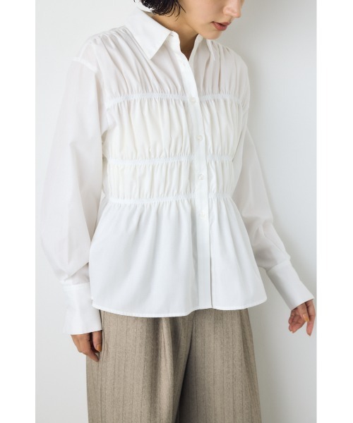 AZUL by moussy(アズールバイマウジー)の「シャーリングデザイン長袖シャツ 秋服 冬服 春服 デザイントップス デザインシャツ ギャザートップス(シャツ/ブラウス・レディース・オフホワイト/ブラック/ブルー・FREE)」の5枚目の写真