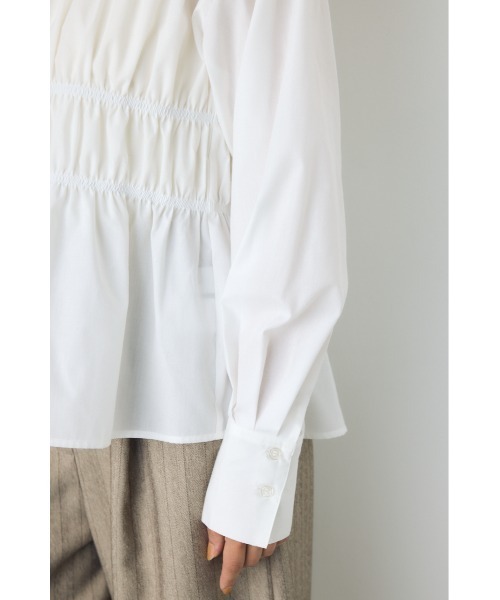 AZUL by moussy(アズールバイマウジー)の「シャーリングデザイン長袖シャツ 秋服 冬服 春服 デザイントップス デザインシャツ ギャザートップス(シャツ/ブラウス・レディース・オフホワイト/ブラック/ブルー・FREE)」の12枚目の写真