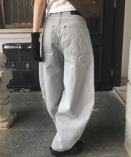 LAMPOON(ランプーン)の「フラワーデニムパンツ(デニムパンツ・レディース・グレー・LARGE/MEDIUM/SMALL)」の18枚目の写真