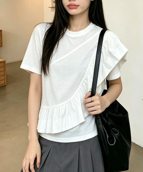 BLoomMe(ブルームミー)の「アシンメトリーなフリルラインが映えるデザインTシャツ(Tシャツ/カットソー・レディース・ホワイト・M)」の7枚目の写真