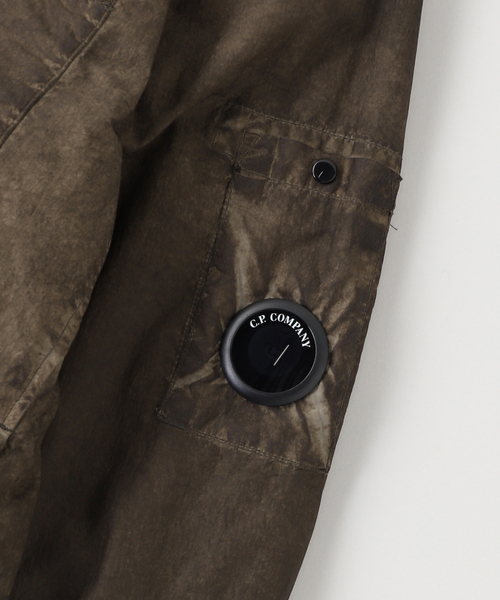 C.P. COMPANY(シーピーカンパニー)の「C.P.Company / シーピーカンパニー FLATT NYLON PADDED ZIPPED OS(その他アウター・メンズ・ブラウン・LARGE/MEDIUM)」の2枚目の写真