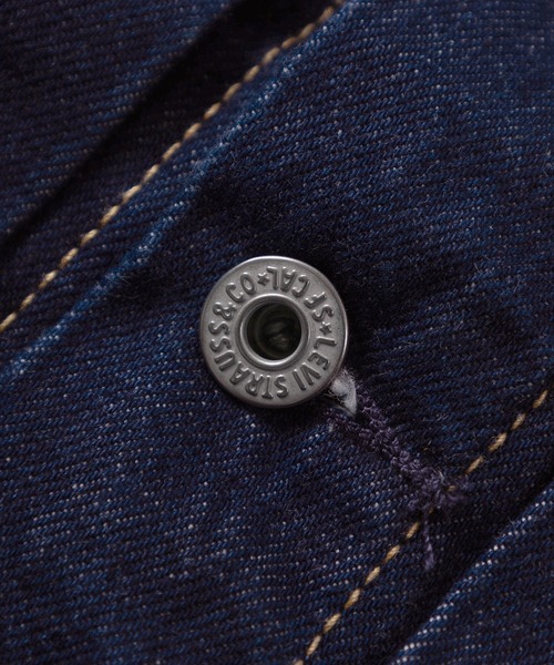 Levi's(リーバイス)の「【74】【Levi’s/リーバイス】TYPE 1 TRUCKER 14.7ozコットン100%デニムジャケット/ファースト/Gジャン/アメカジ/ヴィンテージ/大戦モデル/セルビッジ/赤耳/ライトアウター/ユニセックス/レディース/メンズ(デニムジャケット・メンズ・ダークインディゴブルー・S/M/L/XL)」の8枚目の写真